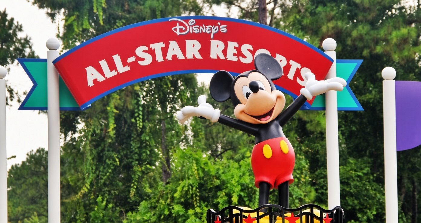 Estátua do Mickey Mouse na entrada dos Disney's All-Star Resorts em Orlando, uma das opções de hotel Disney categoria Value