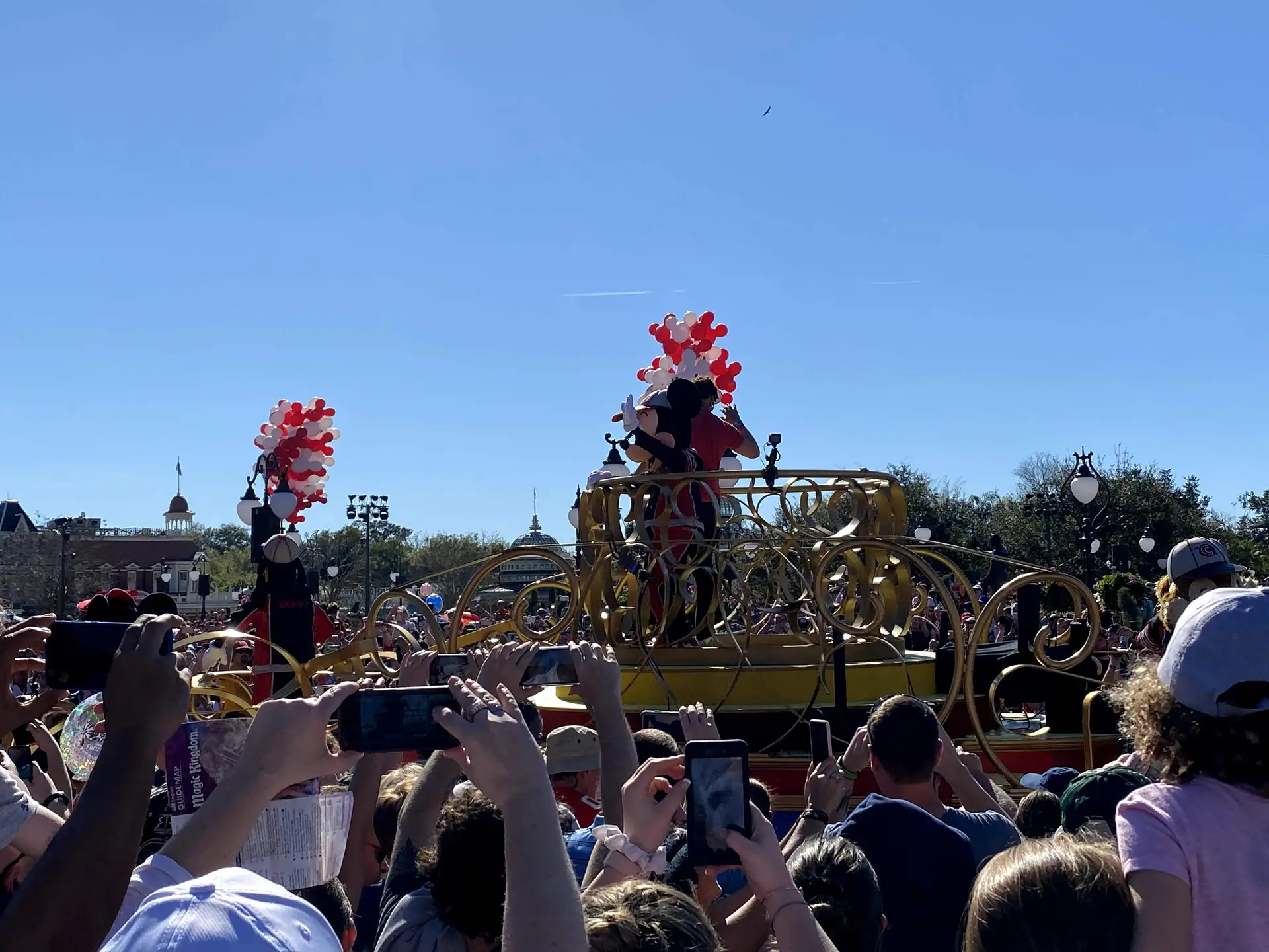 Carro da Move It! Shake It! MousekeDance It! Street Party no Magic Kingdom em 2020